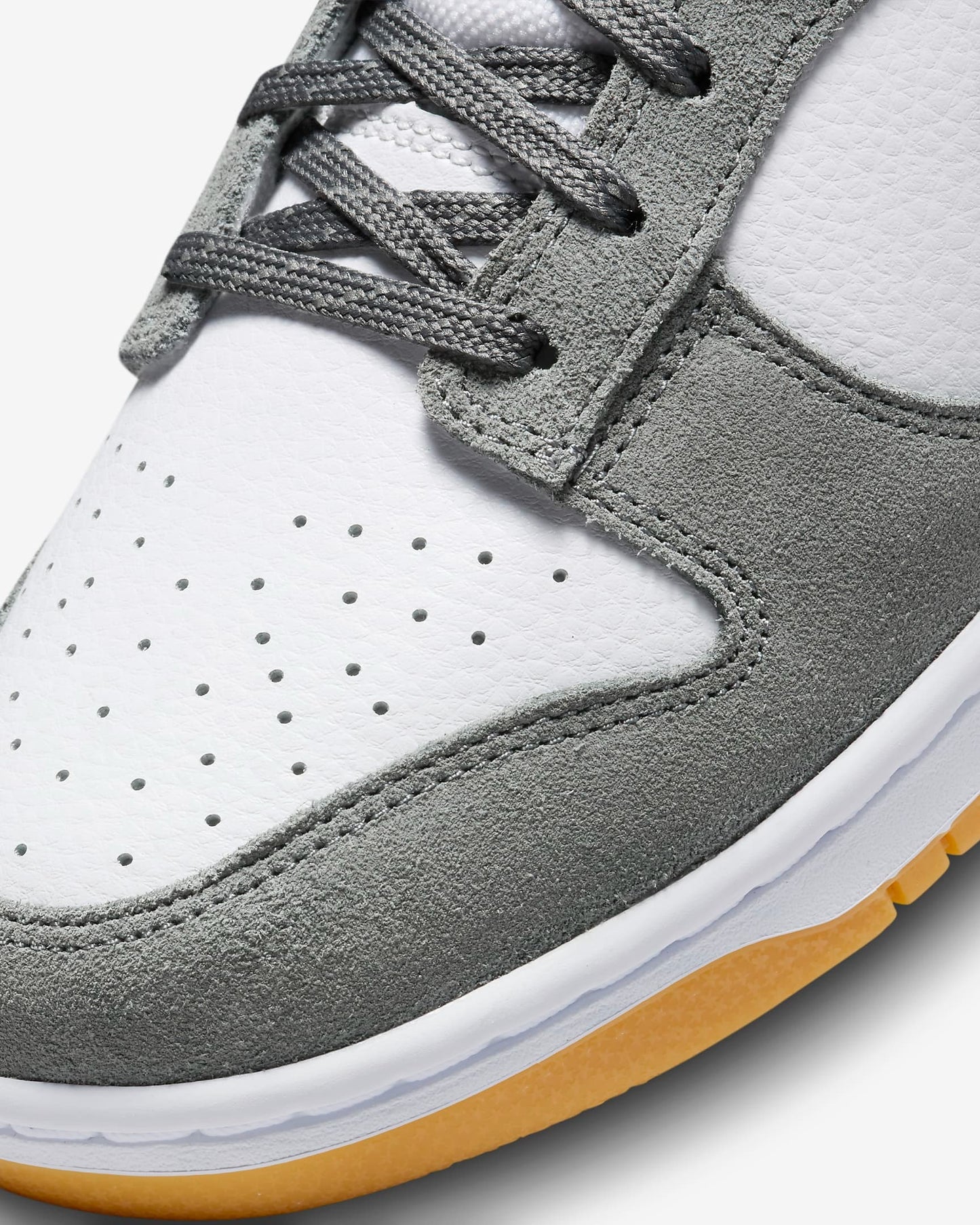 chaussure-dunk-low-Smoke-Grey-Gum-3M-laces