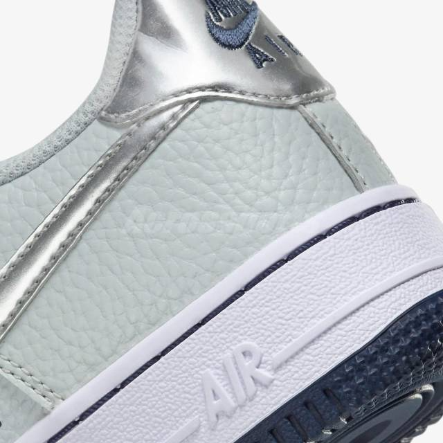 Nike - Air Force 1 - Metallic Silver
