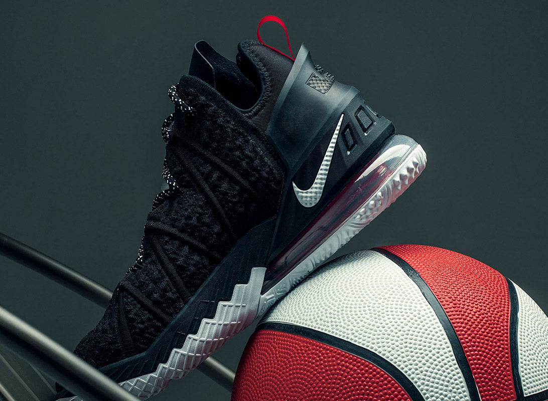 Nike - LeBron 18`- BRED