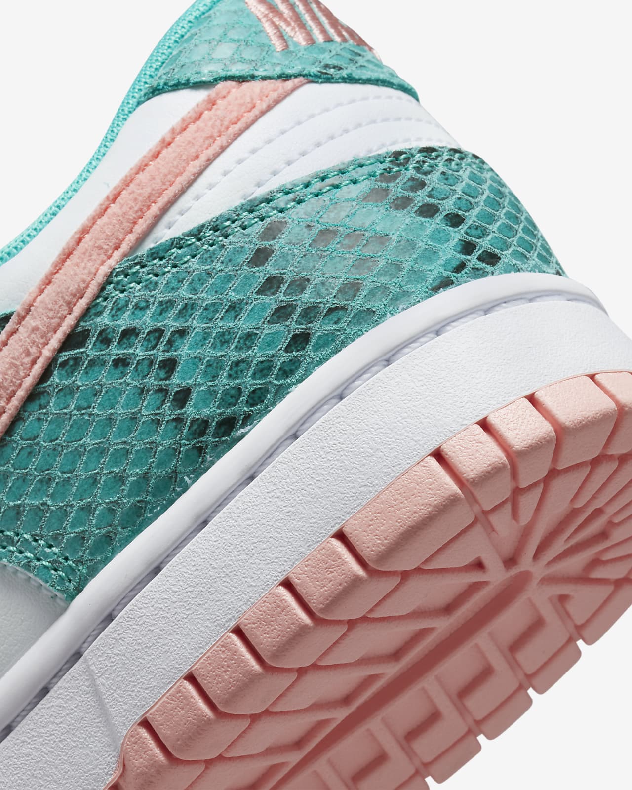 Nike - Dunk Low SE - SNAKESKIN